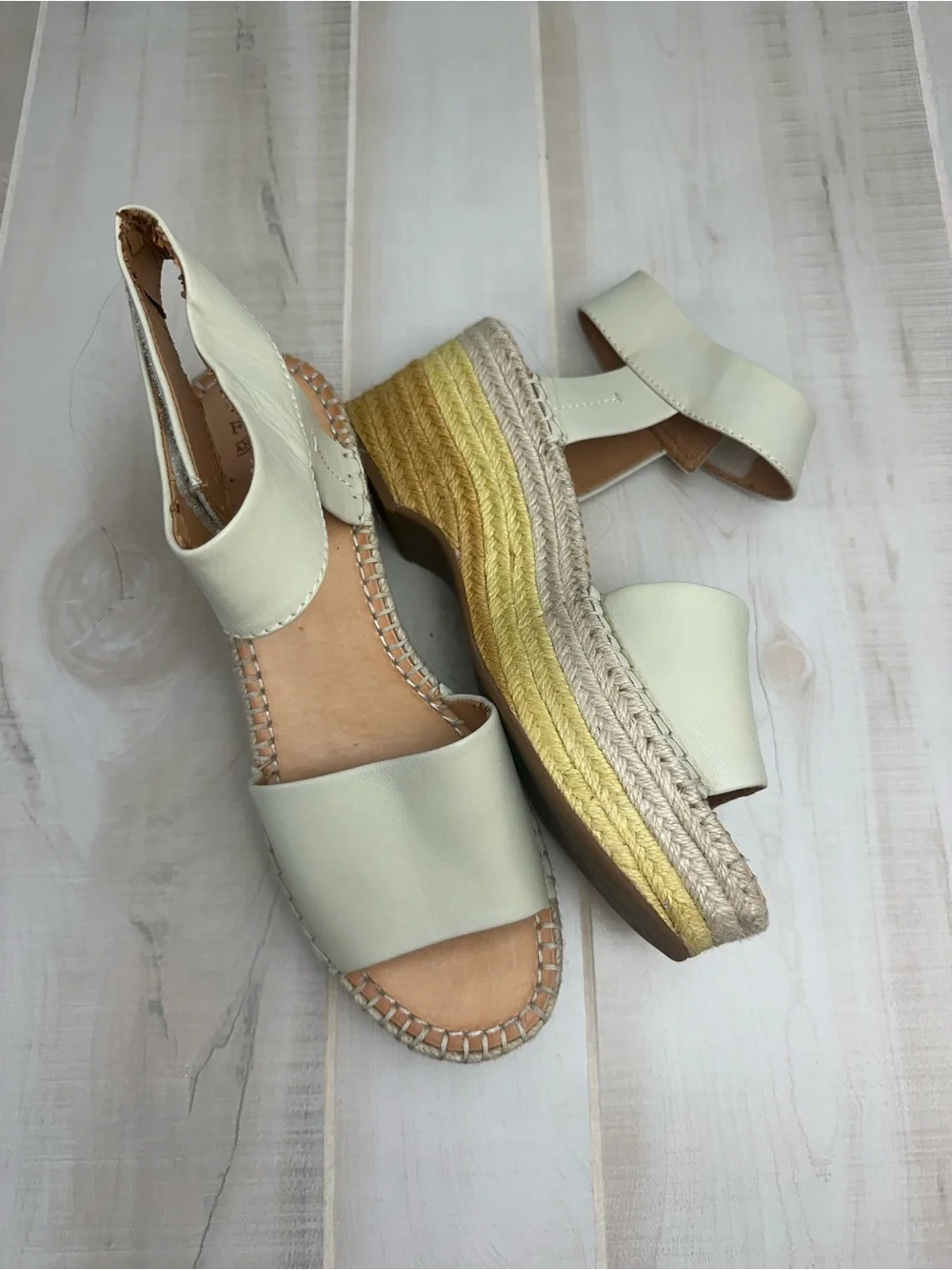 Frye & Co Women’s Cream Espadrille Wedge Sandals